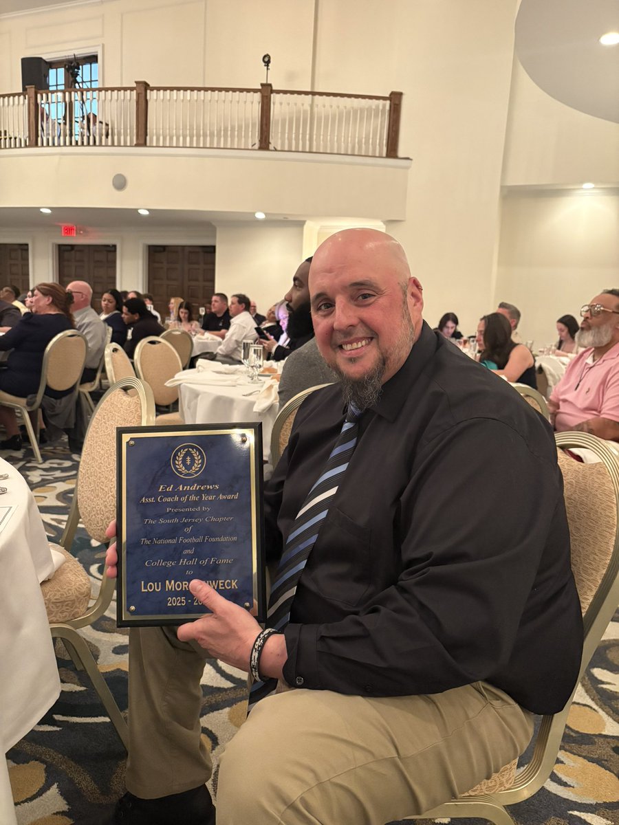 HammontonFB's tweet photo. Congratulations to Coach Lou Morganweck for being named @NffSouth Ed Andrews Assistant Coach !!!
#WakeUpTheEchoes #WinTheDay 
@HHSdevilsports @LMorganweck https://t.co/L6LPMab4Dz