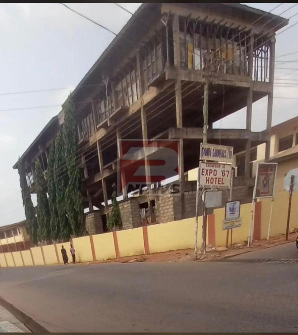 the building which has collapsed