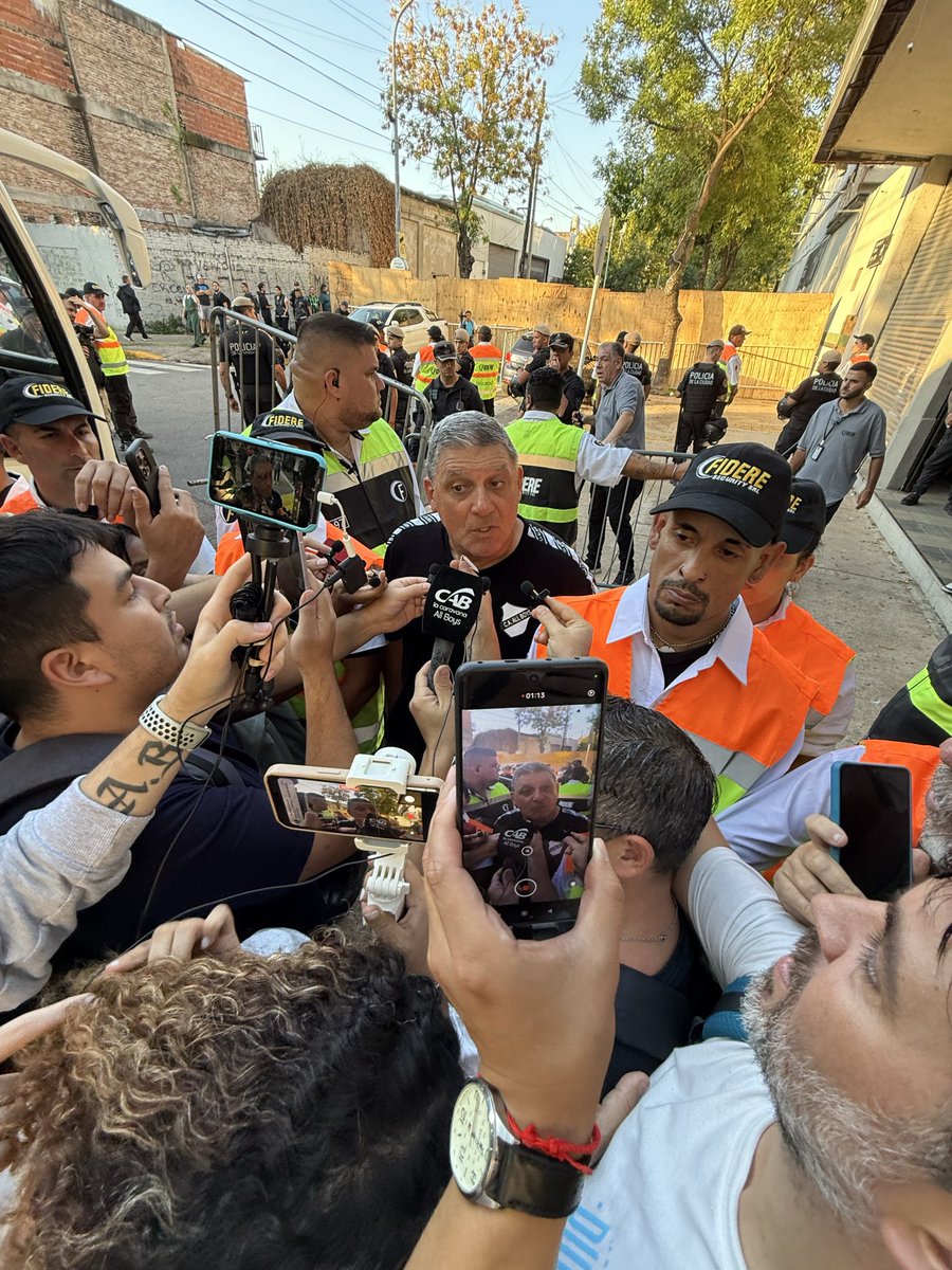 𝙇𝙚𝙖𝙣𝙙𝙧𝙤 𝙁𝙖𝙧𝙞𝙖𝙨 | 𝙋𝙚𝙧𝙞𝙤𝙙𝙞𝙨𝙩𝙖 tweet media