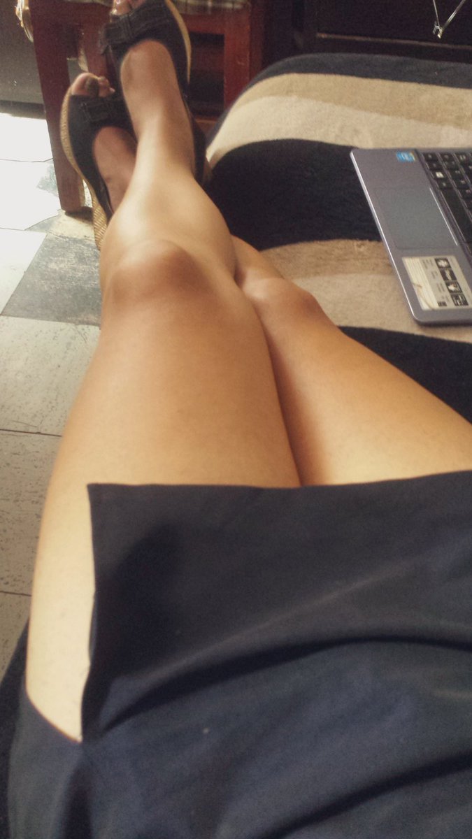 uwucalaverita's tweet photo. Si fuera tu secretaria, ¿cuál sería tu trabajo/negocio? Y sobre todo, ¿me querrías coger? https://t.co/NlvucSiE6R