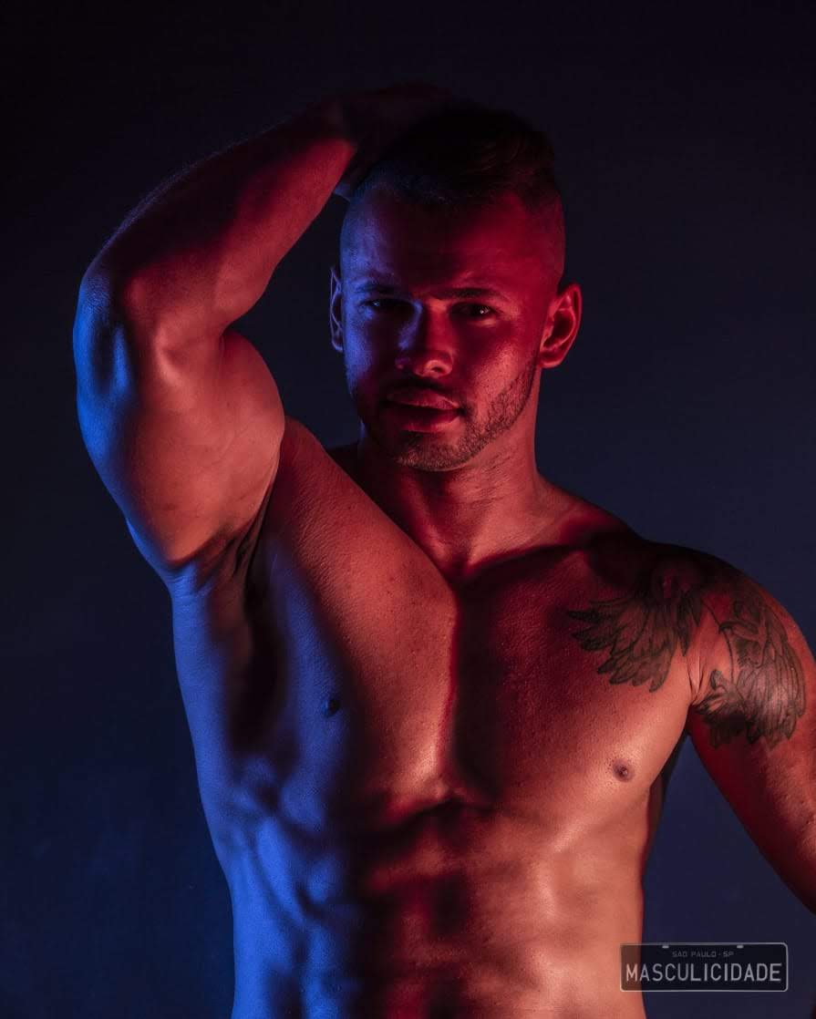 Strippers (Gogoboys) 20k tweet media