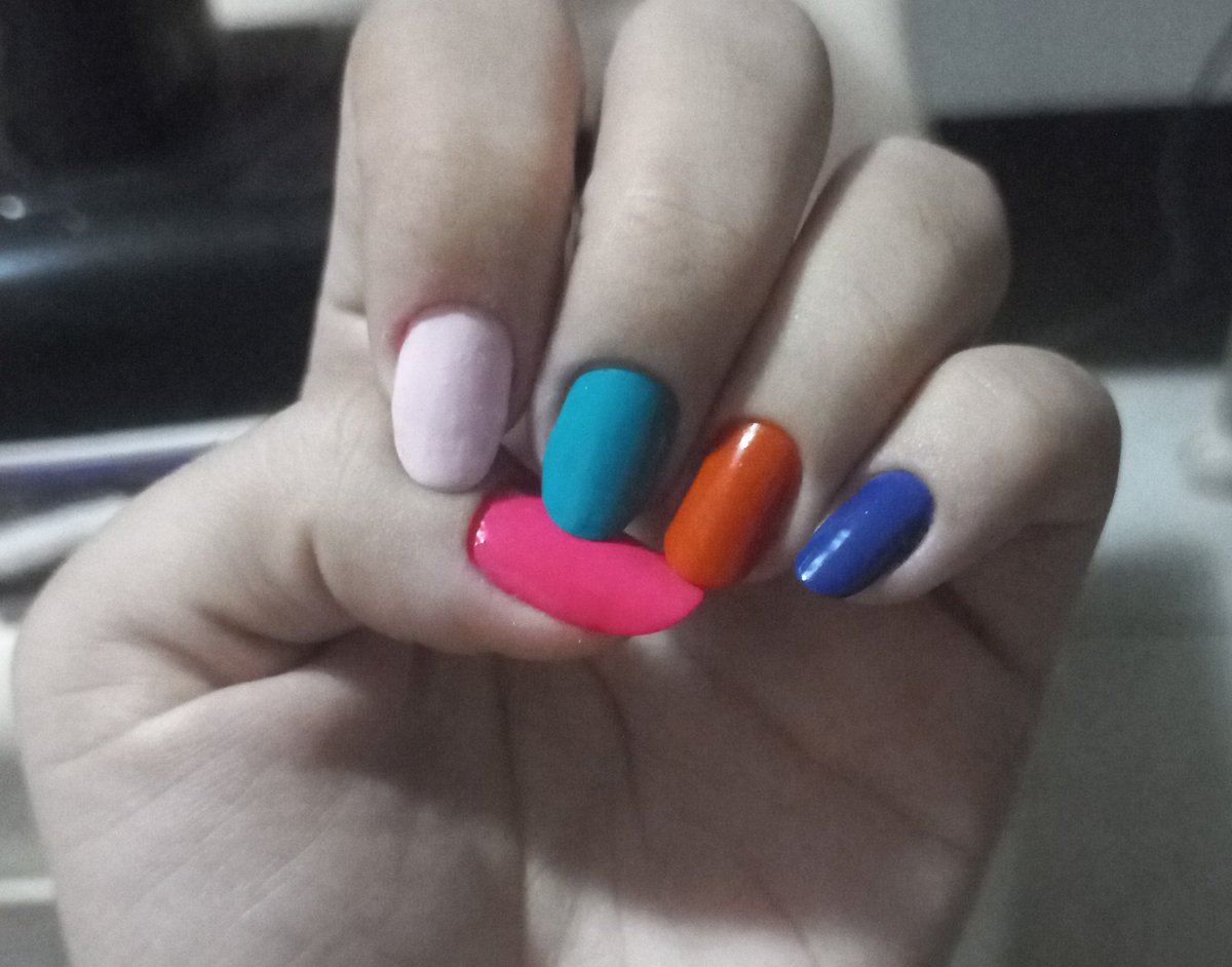 unhas vivid bad squad sendo q eu perdi a cor da kohane