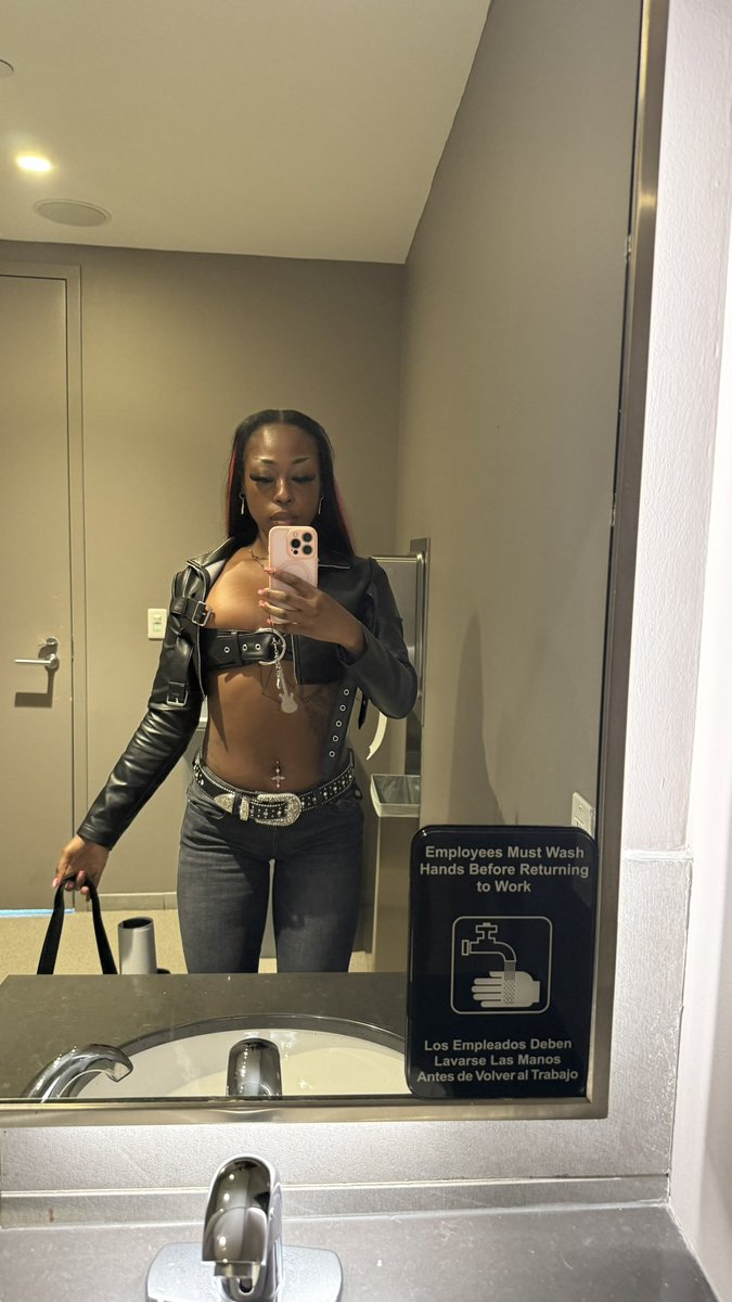 rockstar brat 🎸☆⋆｡𖦹°‧★ tweet media