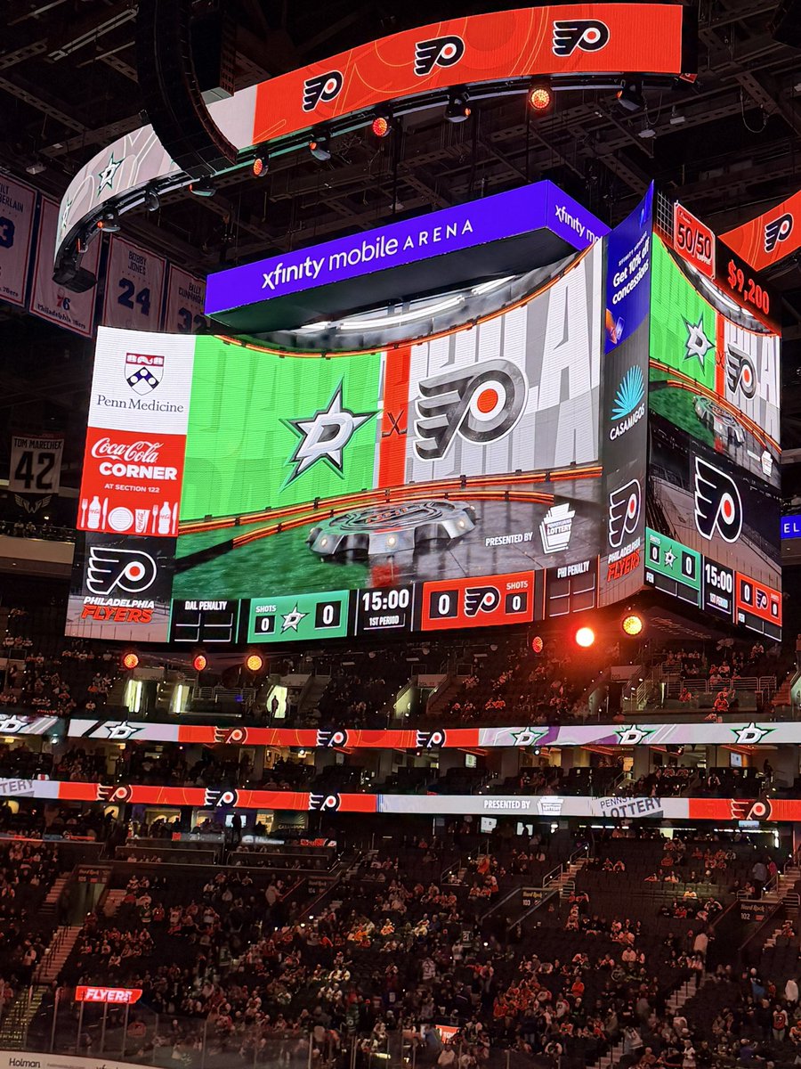 conceptress's tweet photo. Representing the green in Philly tonight. Ok, @DallasStars, come through for us like you did last night against the Pens!

#DALvPHI #STARSvFLYERS #texashockey #GoStars #StarsRoadtrip https://t.co/gYPEnqcHS7