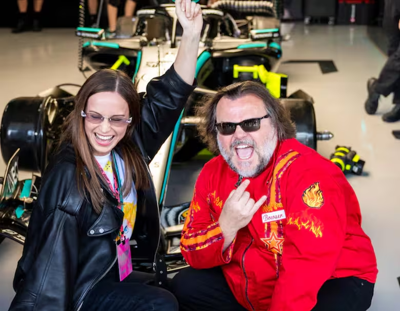 RobertGayol's tweet image. GP de Japón. Anya Taylor-Joy junto a Lewis Hamilton revolucionó el paddock. Anya se encuentran x el rodaje de Super Mario Galaxy. También Jack Black+Brie Larson y Chris Patt entre otros. Todos por Ferrari. La carrera?, ah! la ganó Kimi Antonelli x Mercedes
#GPJapón #AnyaTaylorJoy