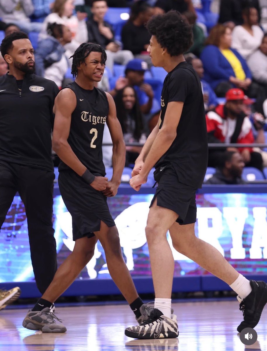 J_Dunn_2029's tweet image. Freshman Year…..very blessed &amp;amp; honored. 6A State Title Runner Up. 6A Underclassman of the Year Team. All Arkansas Preps Boys Team Super 6 to Watch for in 26-27. Never Settle 😤 #blessed #honored @LRCentralHoops #Nineway Year 2 Loading 🐯🐅