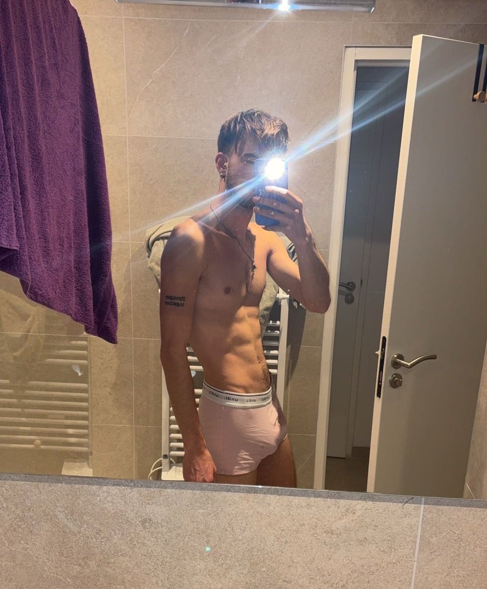 Helvetitwink tweet media