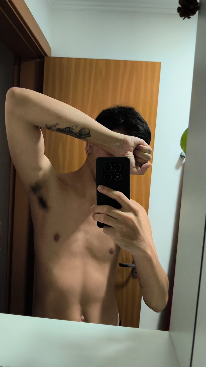 continua quente pra caralho aqui em Sorocaba, esse suvaco tá daquele jeito 🔥
#armpits #suvaco #malepits