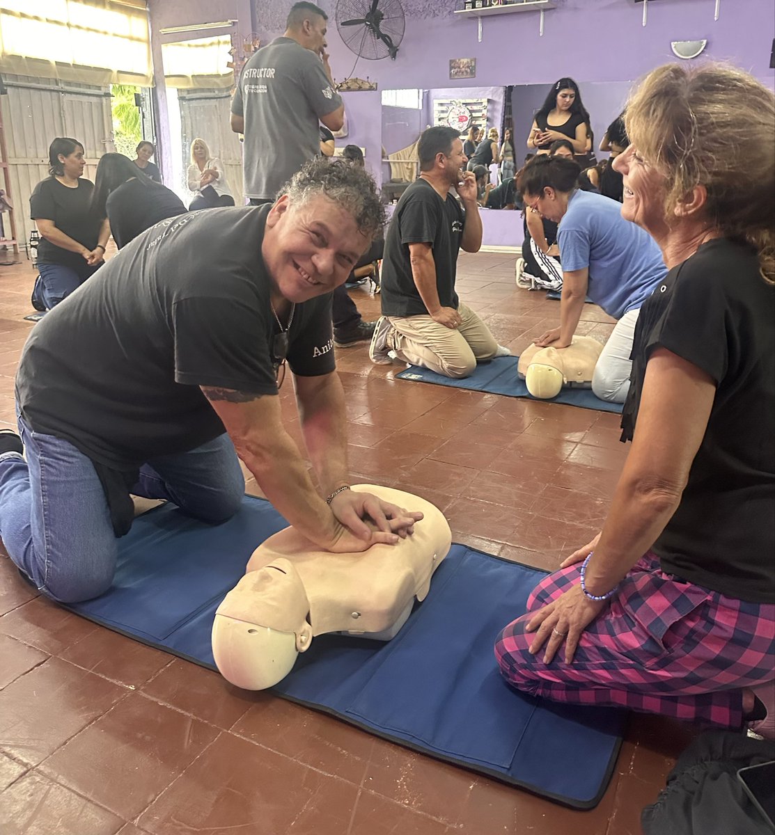 GestionLocalT's tweet photo. BARRIO LA PALOMA
Acompañamos a vecinos y vecinas en el curso de capacitación de RCP que se  realizó en el estudio de danza GR , agradecemos el apoyo del intendente @ZamoraJulio https://t.co/a8qUIwAZqc