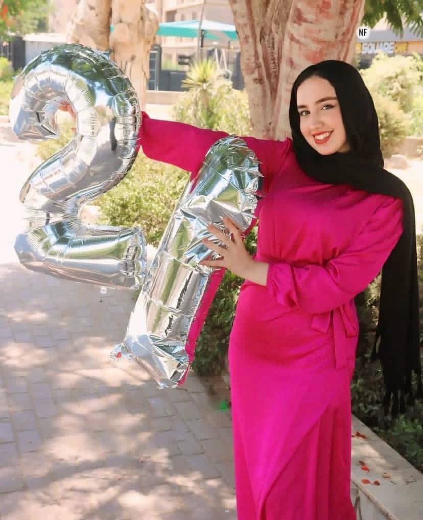 عندك احد تشبه لها تعال خاص بسالك سوال