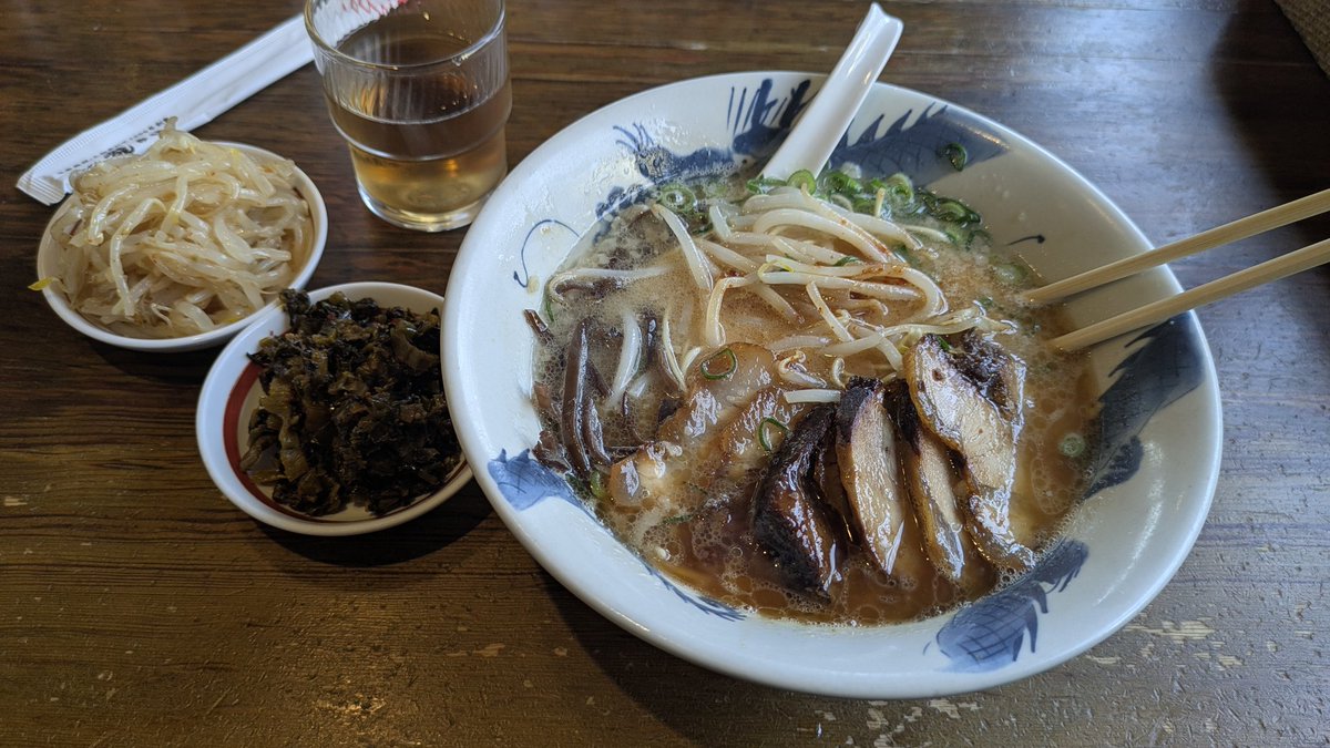 3838_138's tweet photo. 約1週間の帰省旅行でした！
ハウステンボスにも行けたし、旅行気分を味わえてくれただろうか…。
帰省してる間に一気に桜も咲いて
こりゃ花見しなきゃいけませんねぇ！！！
1週間もバイク乗ってませんからねぇえええ！
小野の桜堤はもう満開だろうか…。
#バイク垢です
#バイク好きと繋がりたい https://t.co/66yNLueKZz