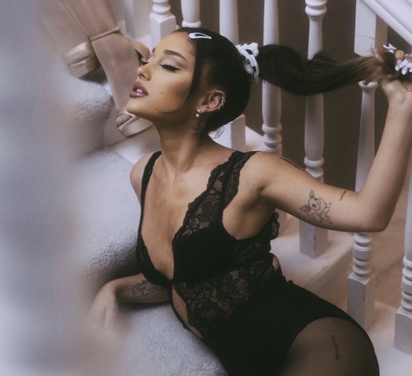 is it me or its weird that since she have beauty brand makeup she using make up less? i need her back w ag8