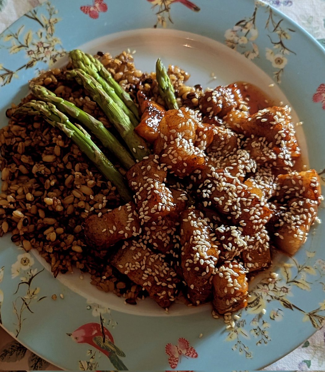 Lucy Dorrington tweet media