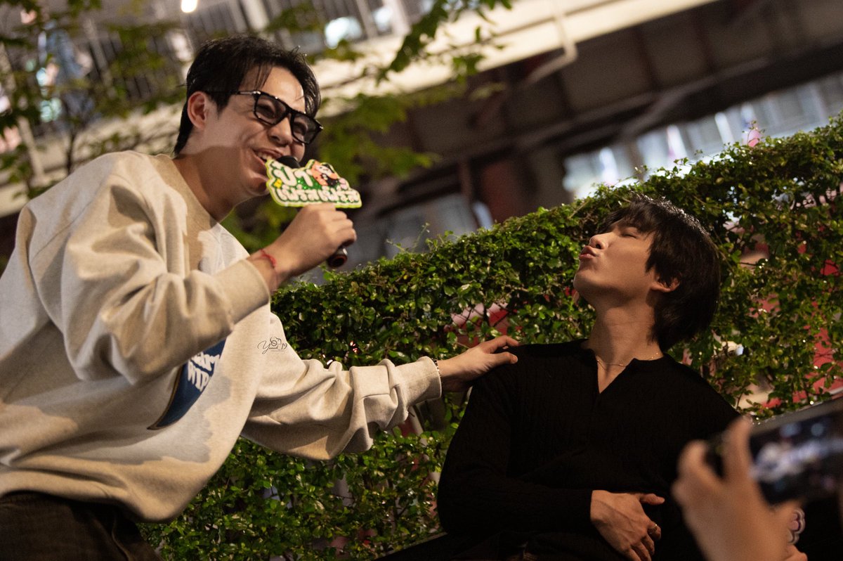 chris - seeing FK changed my life tweet media