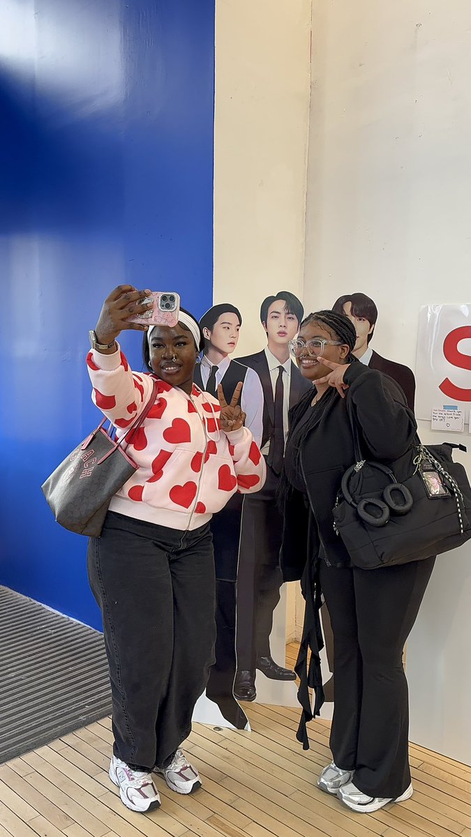 hello82 NYC tweet media