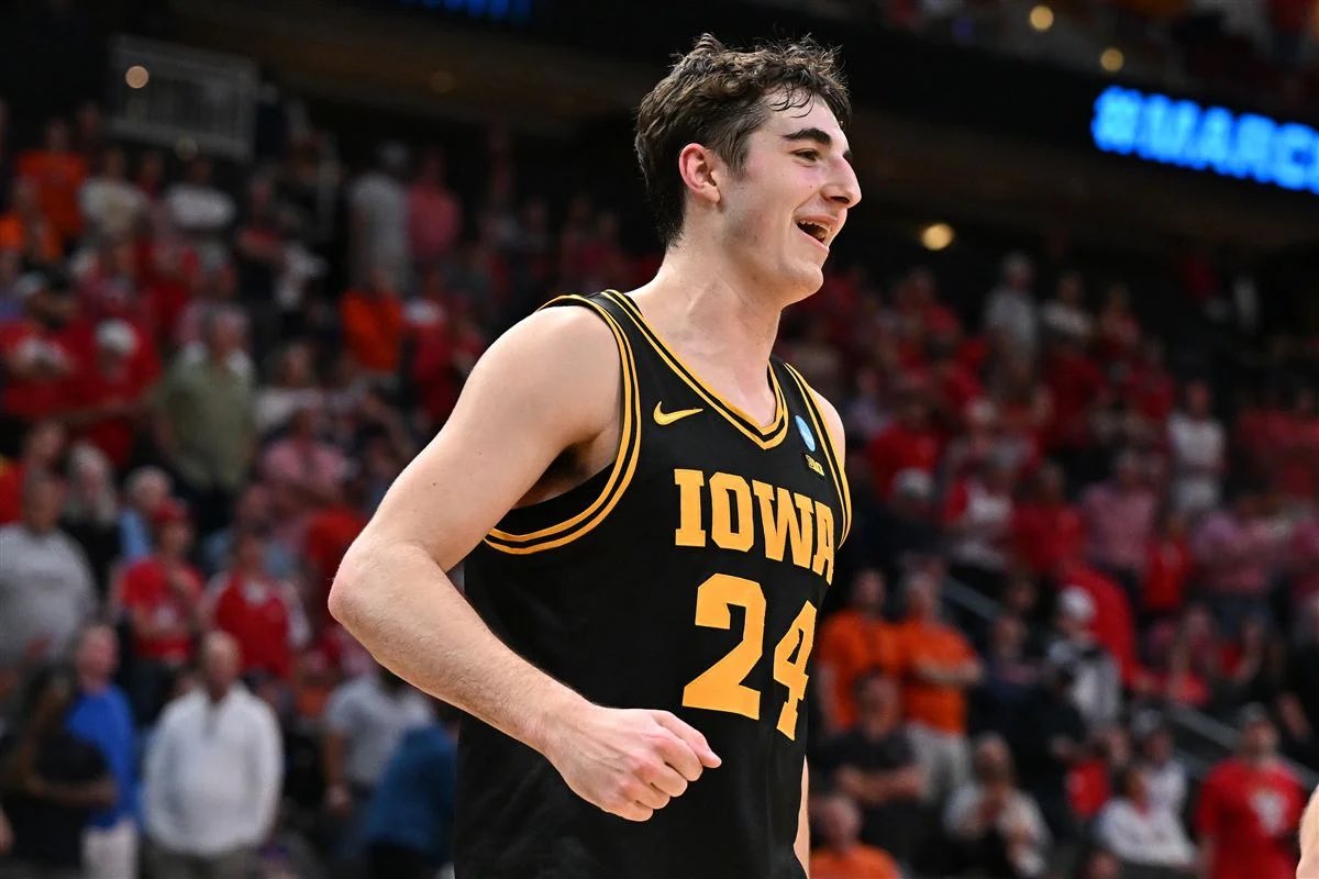 HawkeyesSZN tweet media