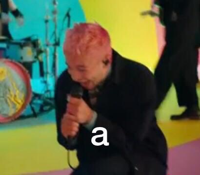 thalia |-/ tweet media