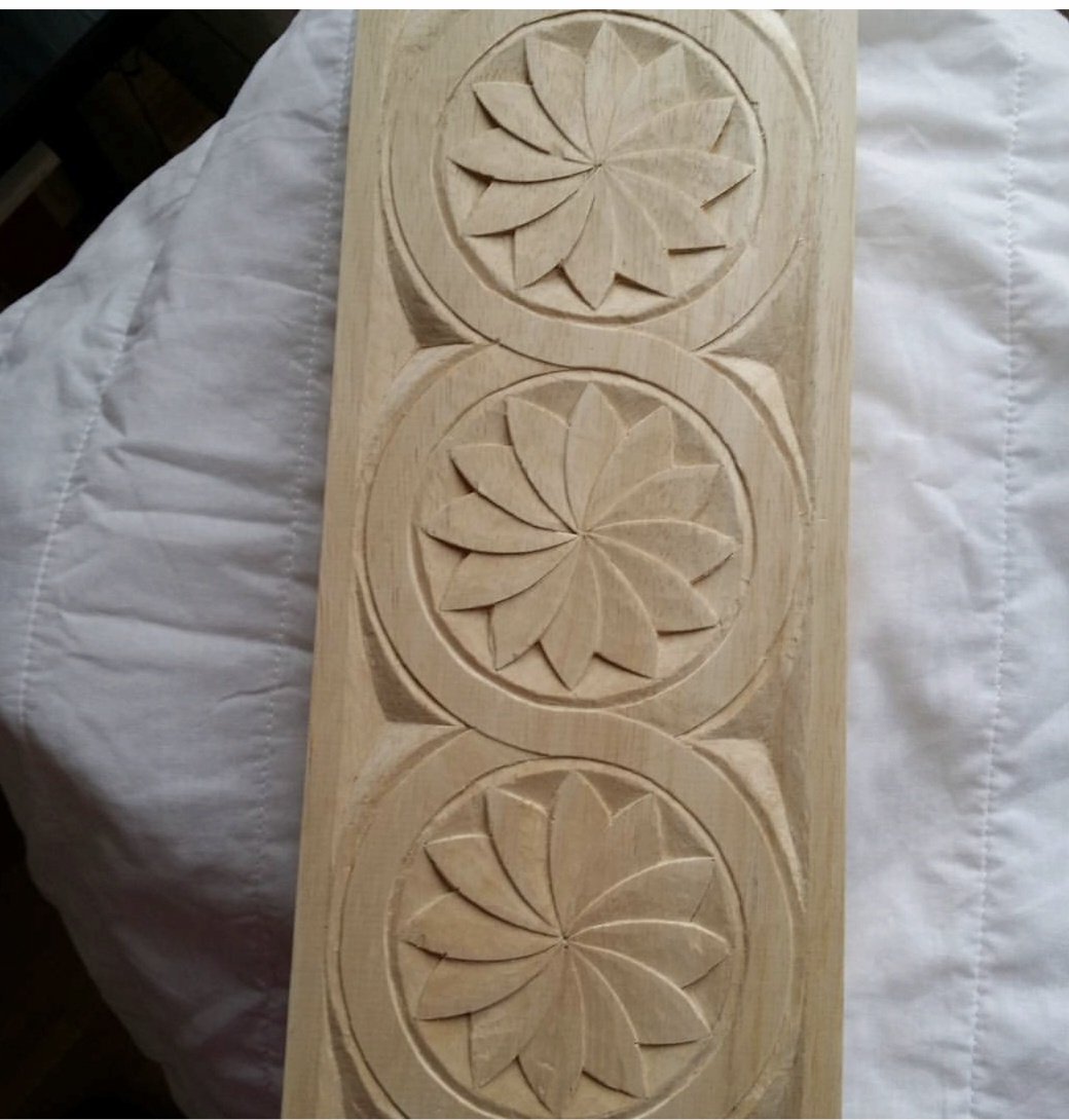 Souvenir, il y a 11 ans déjà ! Exercices de sculpture ornementale.
Memory, already 11 years ago! Ornamental sculpture exercises. 

Eveline David-Valette 
edvsculpturepeinture.fr 

#sculpturesurbois #sculptureornementale #atelier #woodcarving #formation