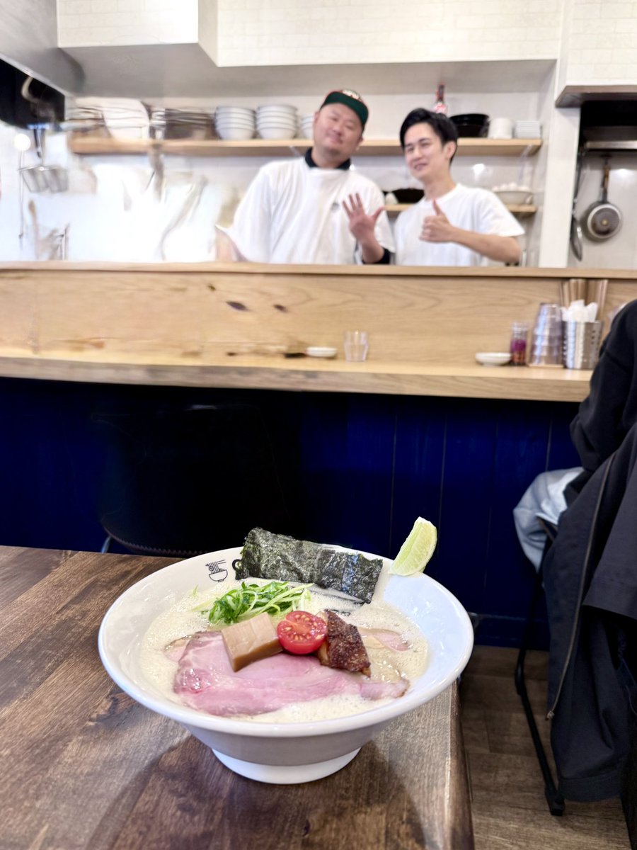 hitosaikan's tweet photo. 🔥#らの道 JAPAN 真MAX 2026
#ayairo ❌ #麦の夜明け

😁あのミシュラン店が尼にキター😆

#高坂エスプレッソ＼Mugi iro style／ 🐔2000円
#炭火お肉ごはん 🍚500円
#塚口駅 🚃🚃

#兵庫グルメ  #兵庫ラーメン #兵庫デート #兵庫ランチ #兵庫ディナー #塚口ラーメン #関西グルメ #関西ラーメン https://t.co/agQiZO6Tvp