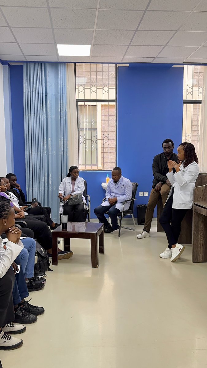 Tots Liz tweet media