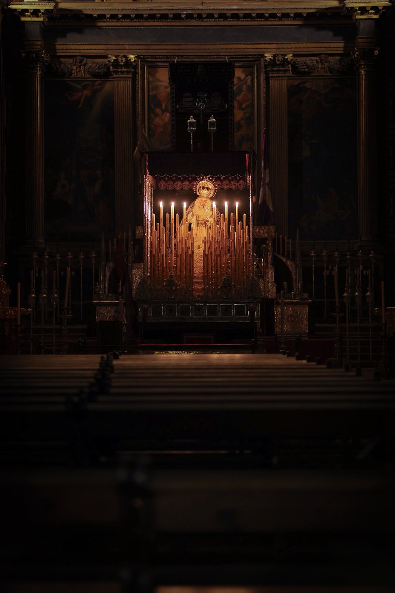 fransantiph's tweet photo. La curiosa estampa de la Virgen del Valle en esta noche de Domingo de Ramos.

#SSantaSevilla26 https://t.co/ifTFPHVK2v