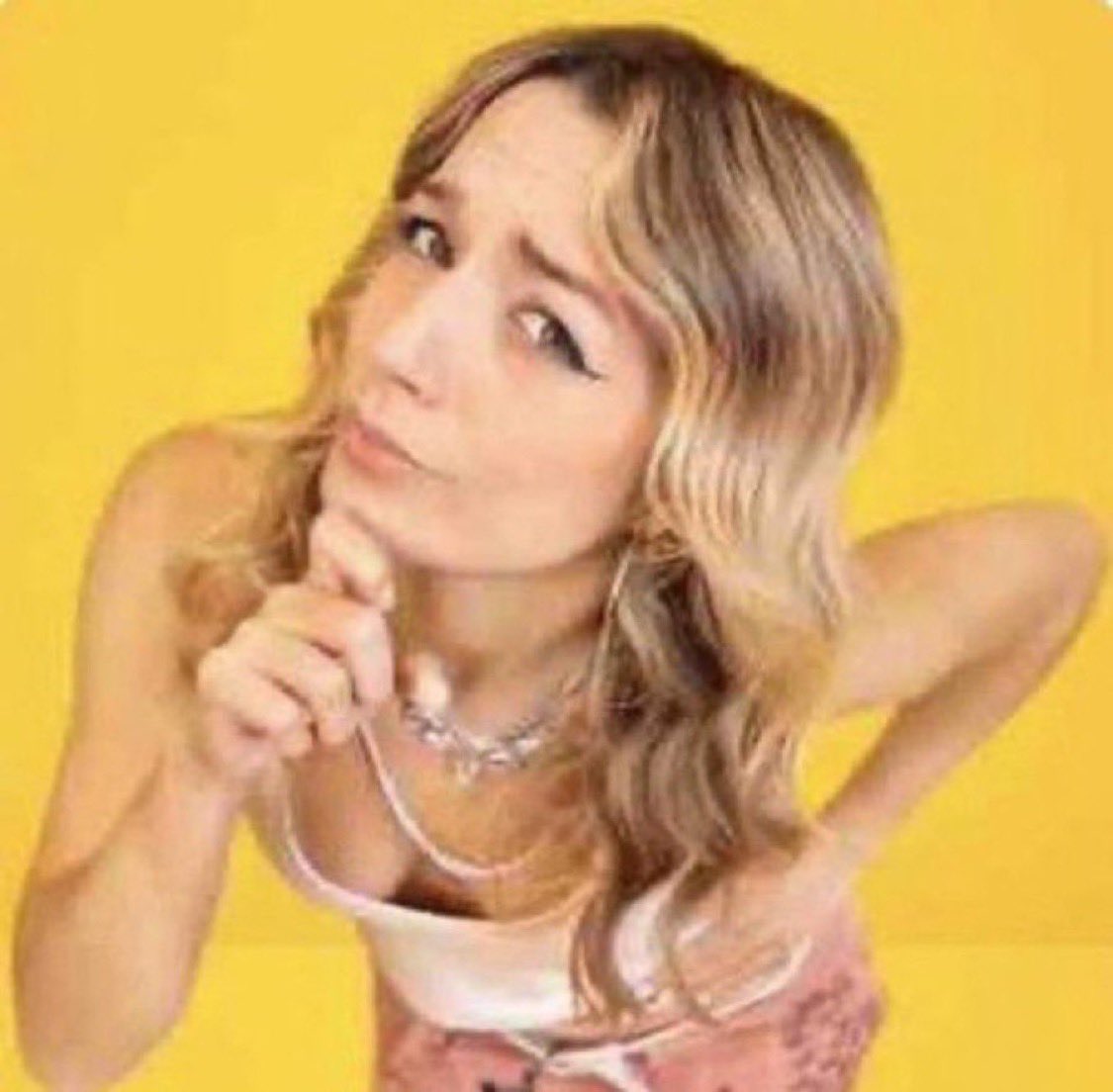 bruna 📚 tweet media