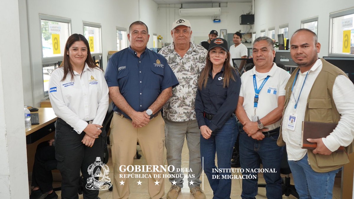 MigracionHND's tweet photo. Iniciamos las supervisiones en las delegaciones terrestres, marítimas y aéreas con motivo de la #SemanaSanta2026, garantizando procesos ágiles y ordenados para el ingreso y salida de viajeros.

En el puesto fronterizo de Corinto, frontera con Guatemala, se reporta normalidad en los flujos, brindando atención eficiente a quienes transitan por este punto.

Durante la jornada, el Director Ejecutivo del INM, Carlos Cordero, recorrió las instalaciones, saludó al personal y conversó con los visitantes, dándoles la bienvenida a Honduras.🇭🇳 

#Migración #Honduras #SemanaSanta2026

@hnpresidencia 
@copecogob 
@TNH2026 
@hn_gobierno