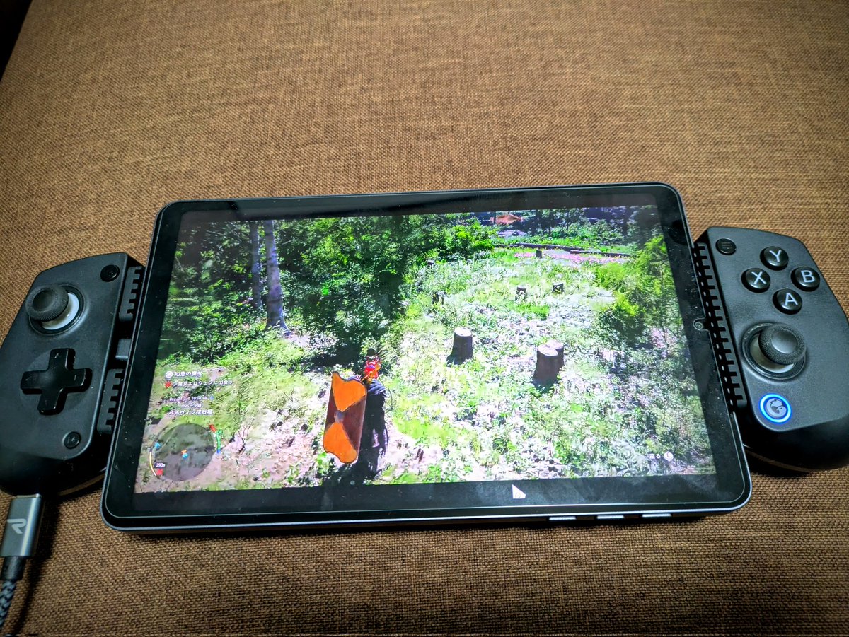_morisoba_'s tweet photo. 数ヶ月前、もうゲーム率減るかな〜って思って自宅と仕事場に置いてた2台のゲーミングPCの自宅の方を処分...
そしたら現在絶賛【紅の砂漠】にハマってしまって家で出来ないな〜残念...
って思ってたけどSteamリモートで3万クラスのタブレットにタブコン付けて仕事場のPC経由で普通に家で出来て感動した https://t.co/h0R1fOH6ot