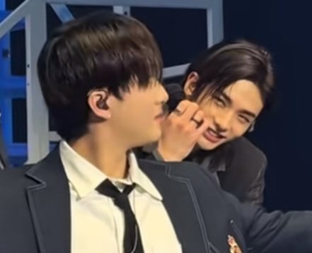 Lizzy Panic 🍇 tweet media