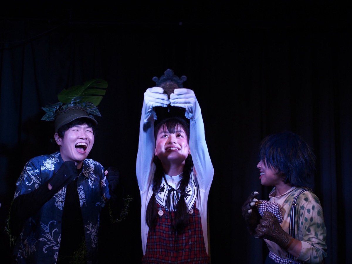mumeigekidan's tweet photo. 地域交流型演劇
#鶴見橋演劇祭 vol.5
無事閉幕‼️

狭いアトリエに200名超のたくさんのお客様のご来場、本当にありがとうございました！

5演目＋イベントで、40名を超える出演者と、今回特に賑やかな会となりました。
お客様はもちろん、参加者も楽しんでもらえたら、演劇祭の成功です。

#無名劇団 https://t.co/Dg9srwfmih