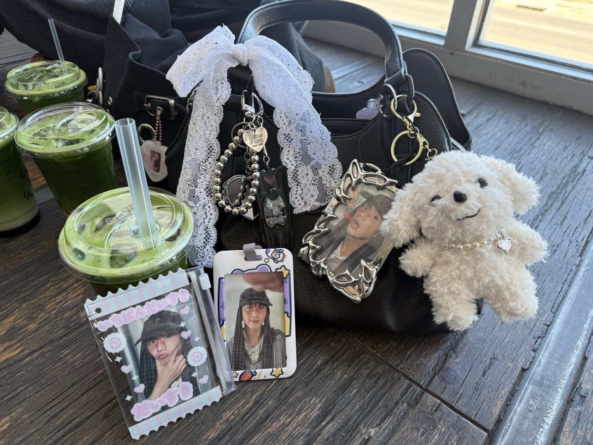 yennie ᥫ᭡ tweet media