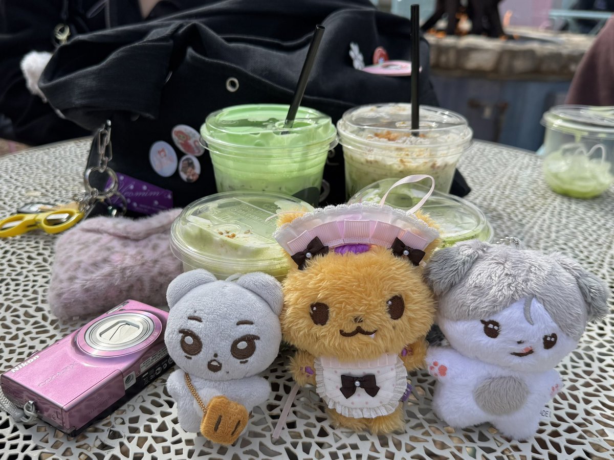 yennie ᥫ᭡ tweet media