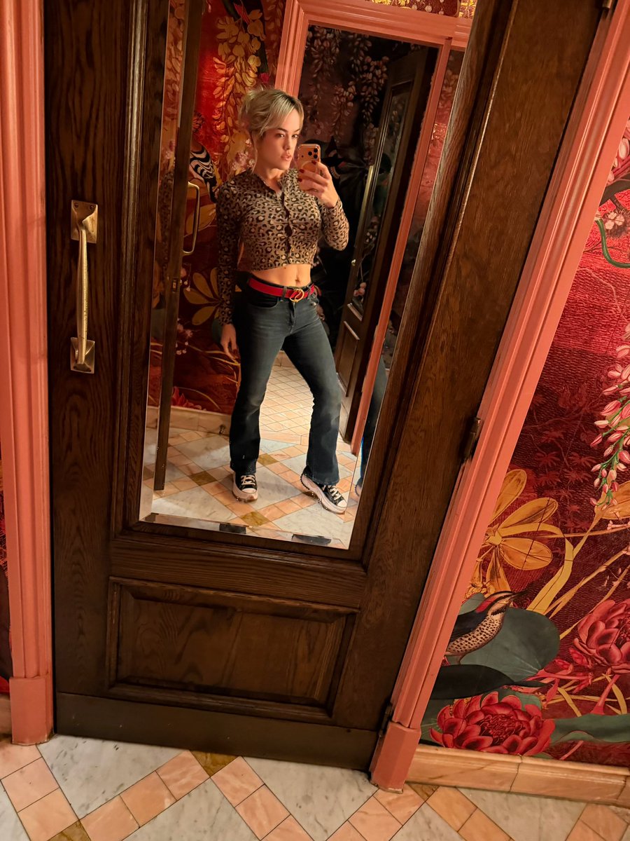 Miss Tess tweet media