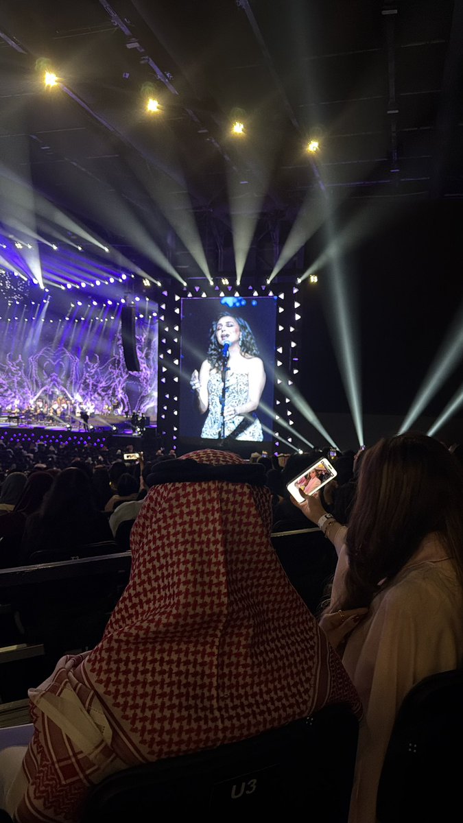 yons_37's tweet photo. هذي ثالث حفله اللي احضرها ل أنغام ونفس حماس أول حفلة ،نفس الشعور اللي ما يتكرر ، سعادة من نوع مختلف
#أنغام #صوت_مصر #أنغام_عشق_لاينتهي #بنش_مارك https://t.co/EYLG2keSwh