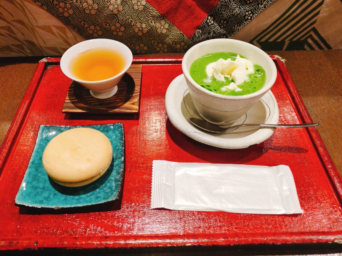 gao_rin_V's tweet photo. がおりんは他の方と被らなさそうな甘い系をチョイス🐯✨
東ぶらくり丁にある、諏訪園茶舗さん！
茶葉の風味をすんごい堪能できる濃厚な抹茶のスイーツを頂けますよー🤤
歴史ある老舗のお茶屋さん、是非行ってみてくださーい🐯
#諏訪園茶舗
#東ぶらくり丁
#和歌山市 https://t.co/uspBKZDaMI