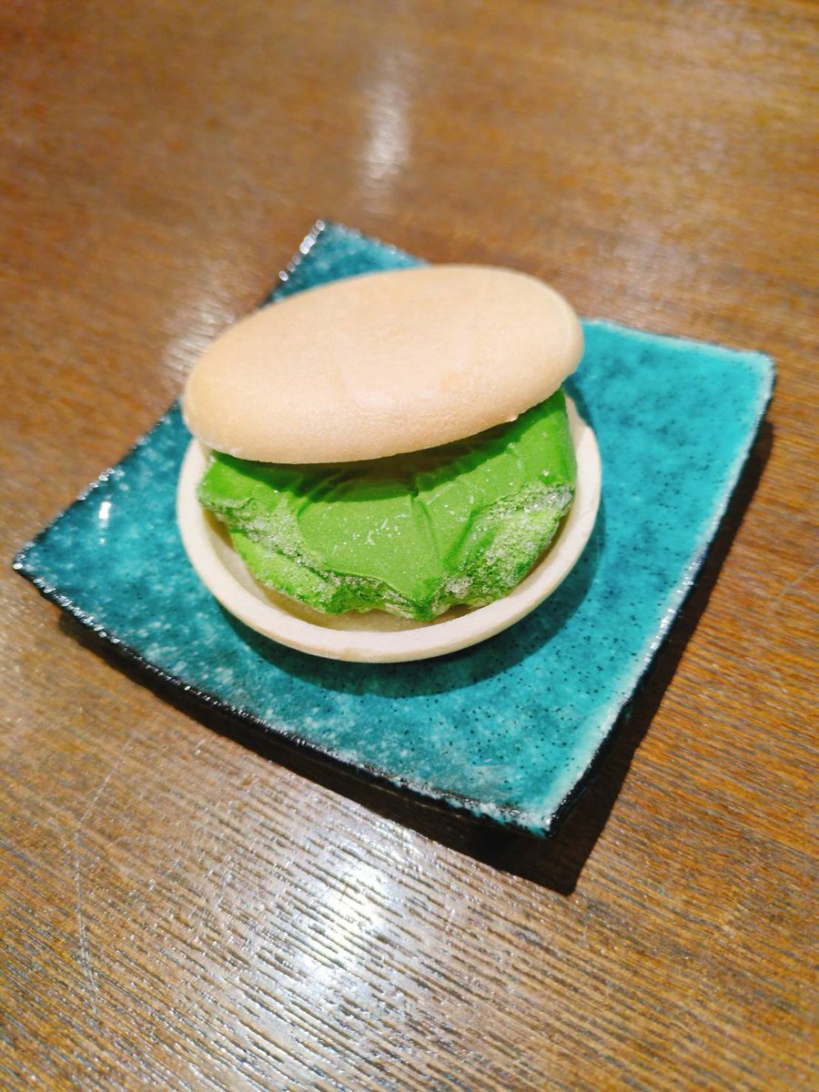 gao_rin_V's tweet photo. がおりんは他の方と被らなさそうな甘い系をチョイス🐯✨
東ぶらくり丁にある、諏訪園茶舗さん！
茶葉の風味をすんごい堪能できる濃厚な抹茶のスイーツを頂けますよー🤤
歴史ある老舗のお茶屋さん、是非行ってみてくださーい🐯
#諏訪園茶舗
#東ぶらくり丁
#和歌山市 https://t.co/uspBKZDaMI