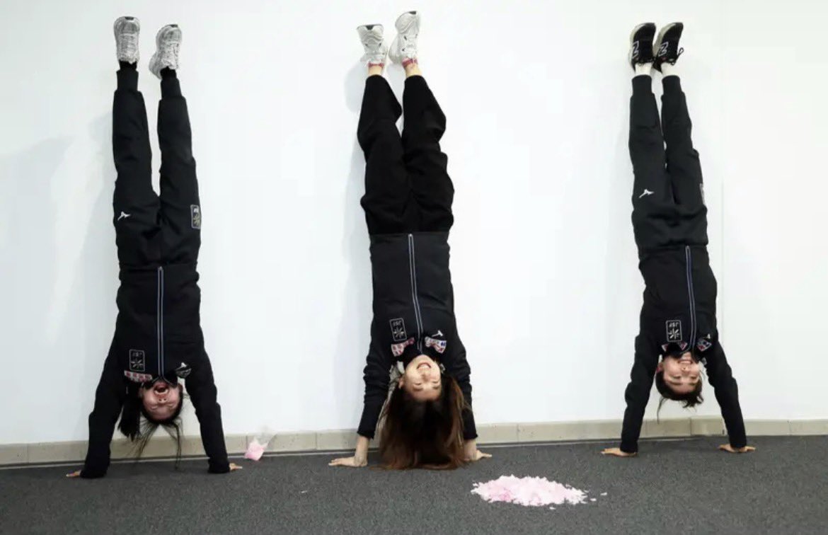 chloé 🌙 tweet media