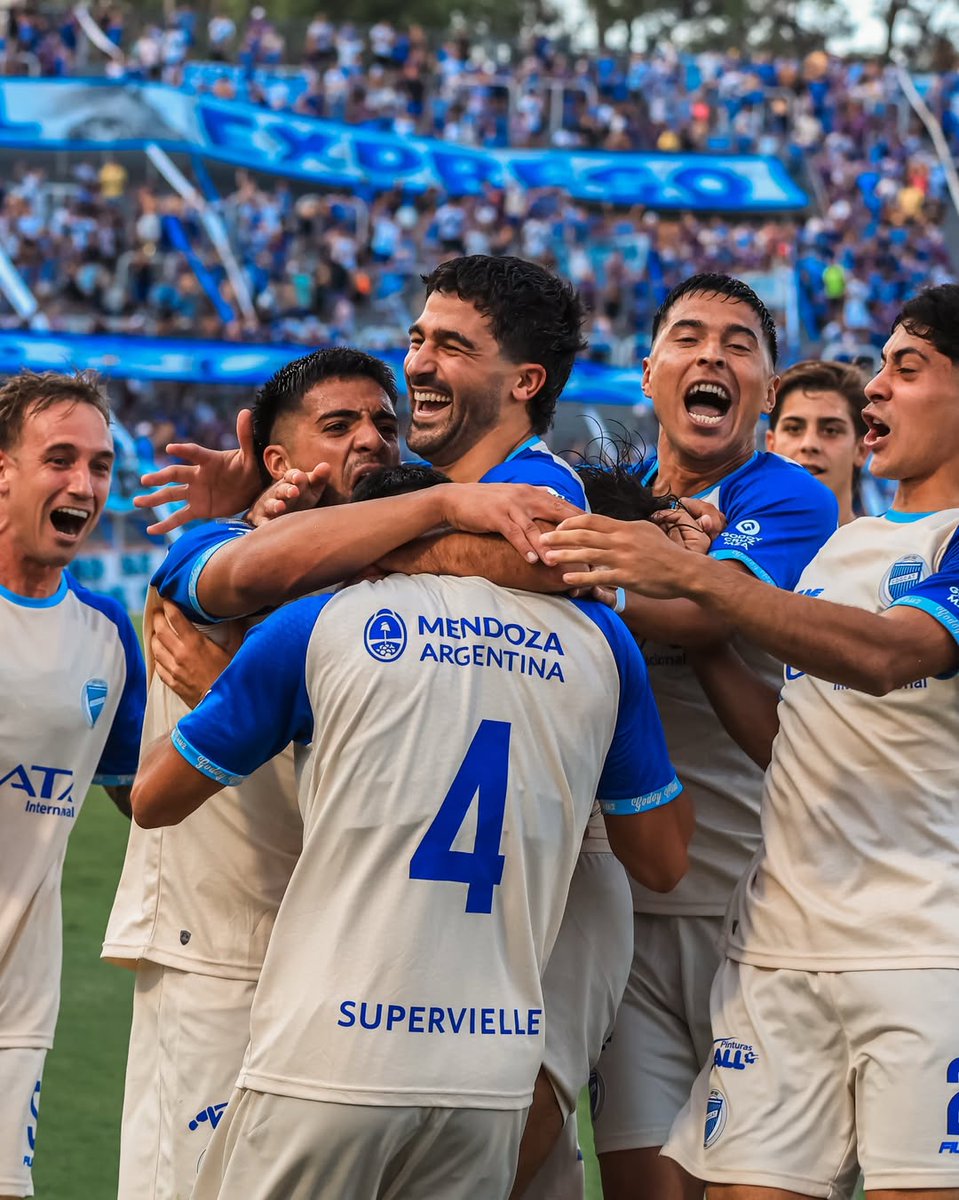 1921Expreso's tweet photo. Clásico o no, le ganamos y otra cosa. De yapa, le copamos el estadio. 

Seguimos 🫡💙🤍 https://t.co/GHqNeTNEKy