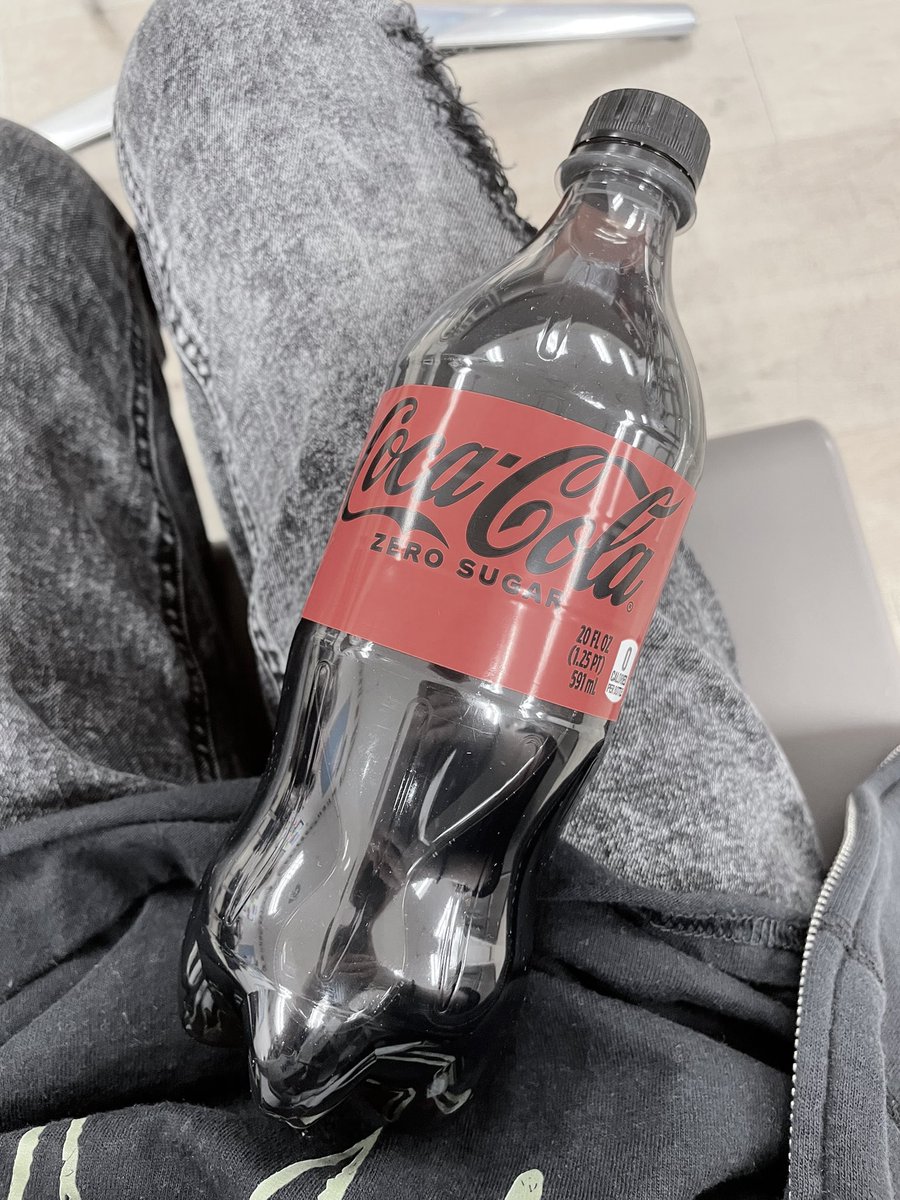 _yur1lov3r's tweet image. coke zero at work along with a chud amount of fruits and vegetables