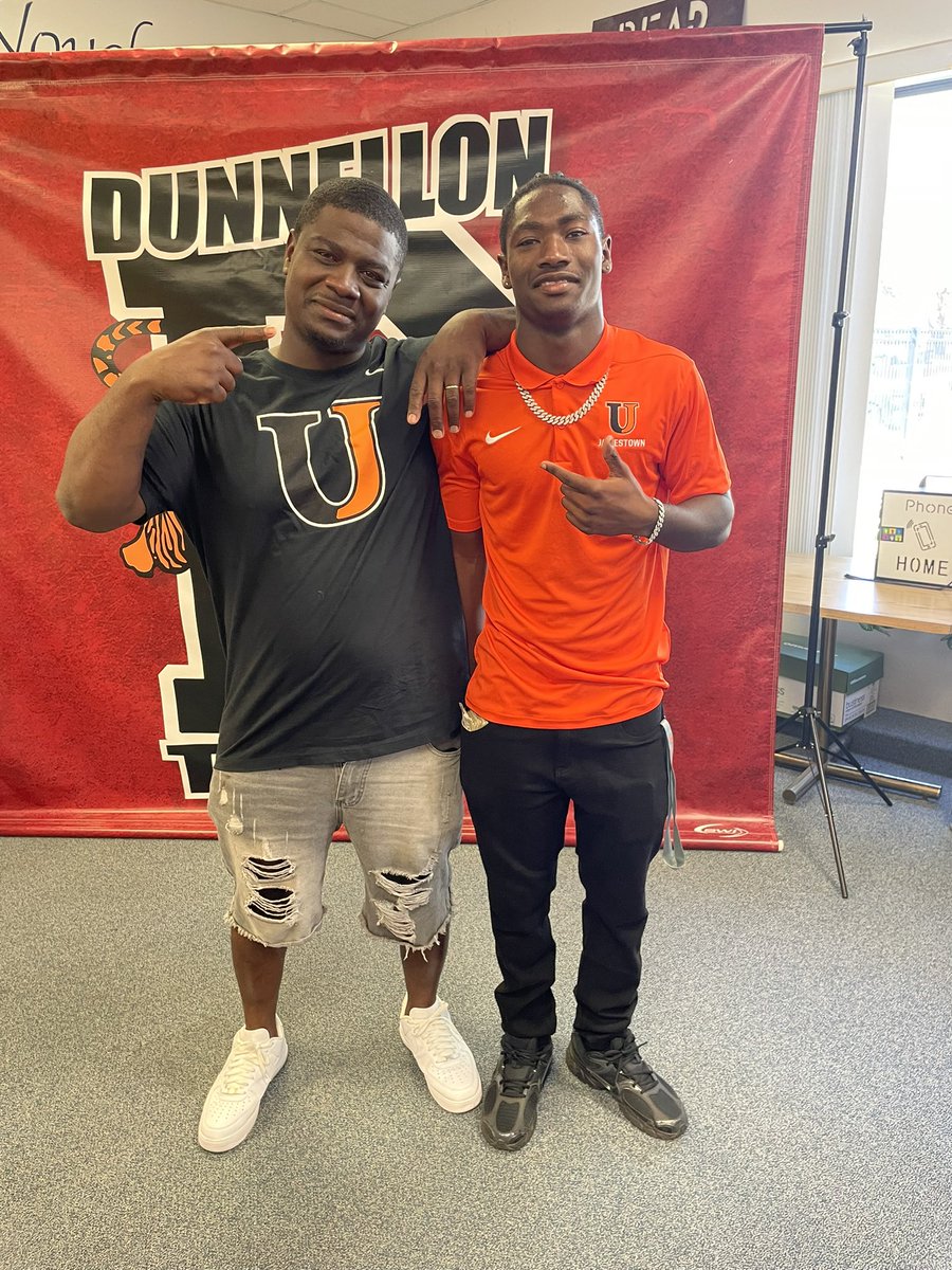 thatsrandy23's tweet photo. I’ve been grinding for this moment since I was 5 years old!! So to put pen to paper and make it OFFICIAL to be apart of    @JimmieFootball was a surreal moment for me. Now it’s time to get to work and I can’t wait to get to @UJ_Jimmies @OcalaPreps @PrepRedzoneFL @CentralFlaPrep @offsidespreps @in_huddle @BLester1993 @FLgridironpreps @TheUCReport @Biggamebobby @SethSnwfdn @FHS7v7A @DraftDiamonds @Spotlight39_Pod @ESPNRecuiting @FlVarsityRival @FLHSRecruiting @FlaHSFootball @SBLiveFL @LawrenceBl83397 @DanLaForestFB @AlisonPosey14  @WCJB20  @DunnellonFTBL #ChopAndCarry #HardWorkPaysOff
