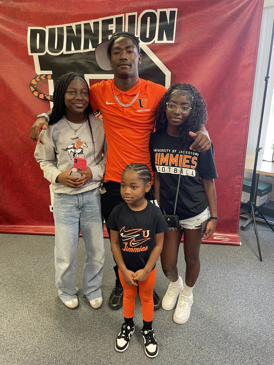 thatsrandy23's tweet photo. I’ve been grinding for this moment since I was 5 years old!! So to put pen to paper and make it OFFICIAL to be apart of    @JimmieFootball was a surreal moment for me. Now it’s time to get to work and I can’t wait to get to @UJ_Jimmies @OcalaPreps @PrepRedzoneFL @CentralFlaPrep @offsidespreps @in_huddle @BLester1993 @FLgridironpreps @TheUCReport @Biggamebobby @SethSnwfdn @FHS7v7A @DraftDiamonds @Spotlight39_Pod @ESPNRecuiting @FlVarsityRival @FLHSRecruiting @FlaHSFootball @SBLiveFL @LawrenceBl83397 @DanLaForestFB @AlisonPosey14  @WCJB20  @DunnellonFTBL #ChopAndCarry #HardWorkPaysOff