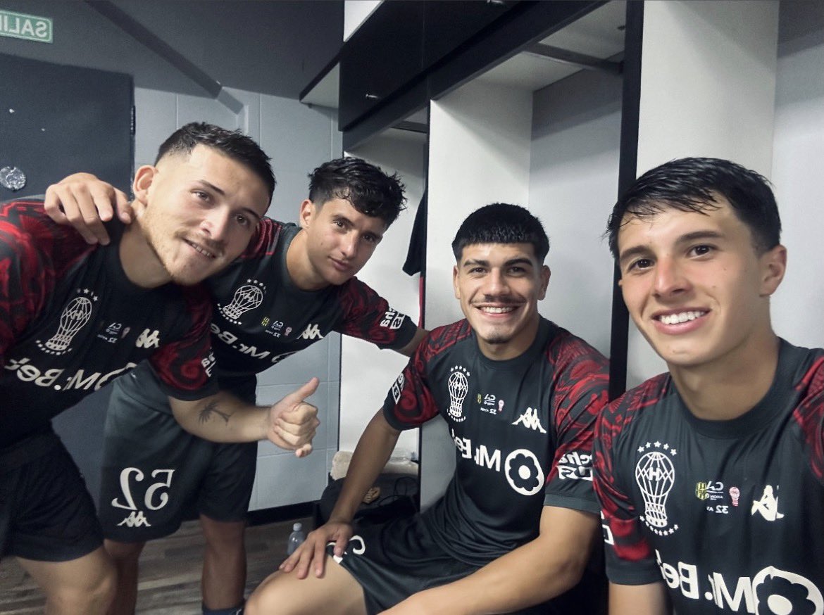 LaVozQuemeraOK's tweet photo. Los pibes de #Huracan. https://t.co/Shj2CTkFYm