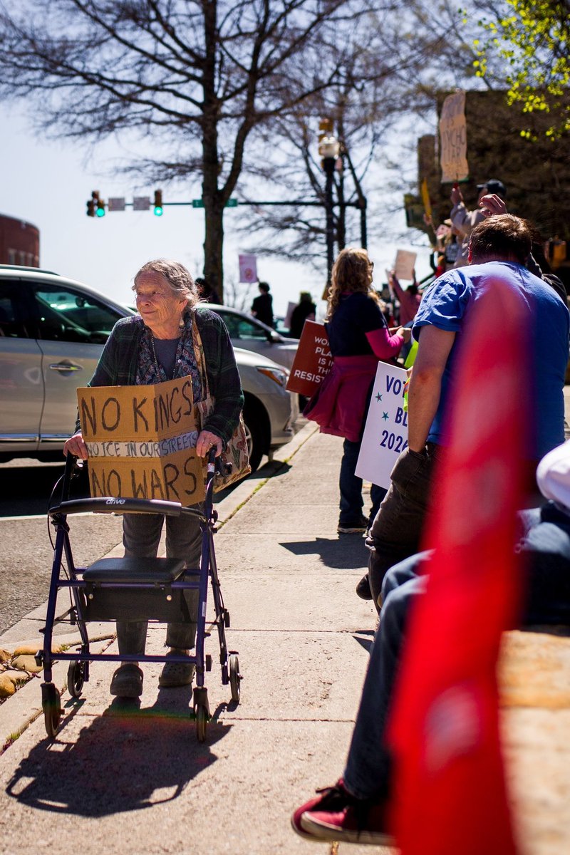 aloofannotator's tweet photo. @mattvanswol 10’s and 10’s of boomer protesters showed up in Cookeville Tennessee https://t.co/wTYgyHx3lA