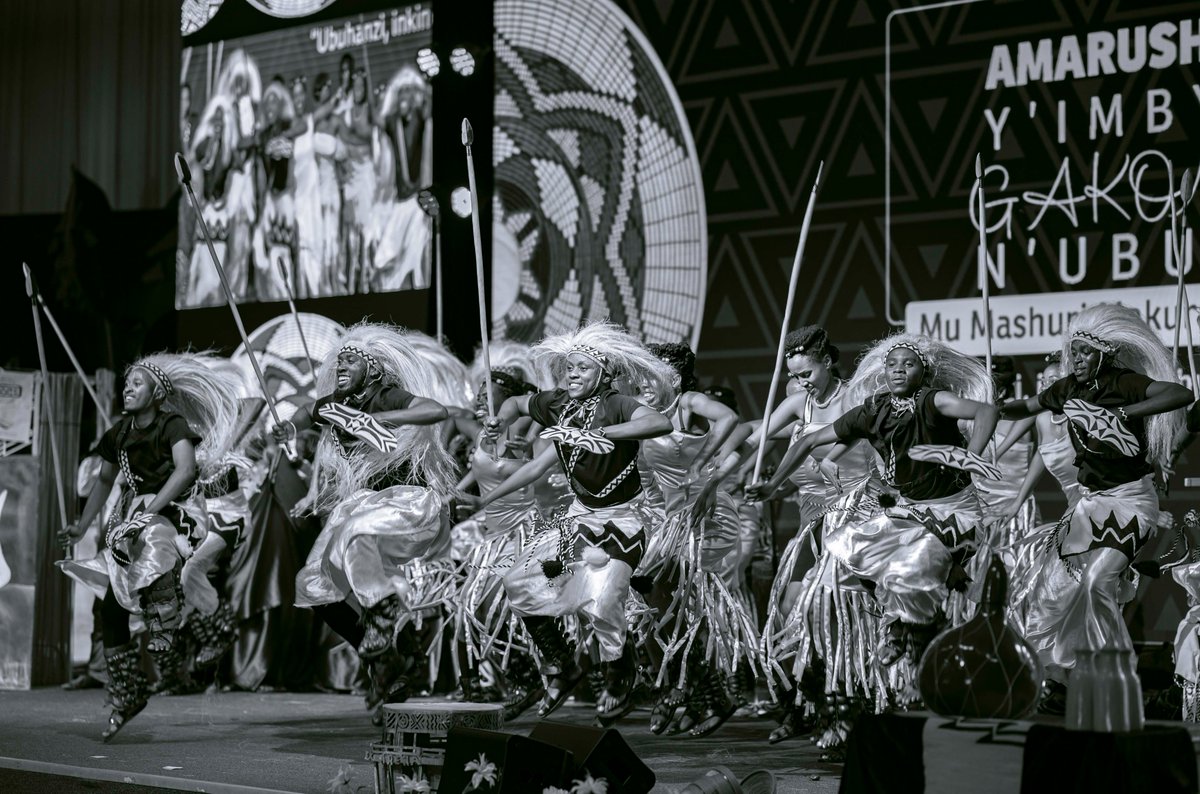 RwandaYouthArts's tweet photo. Umunyamabanga wa Leta @XandrineUmutoni yitabiriye ibirori byo gusoza Amarushanwa y’Imbyino Gakondo n’Ubusizi mu Mashuri Makuru na Kaminuza ku rwego rw’Igihugu. Ni amarushanwa yabereye muri Camp Kigali, ku Cyumweru tariki 29 Werurwe 2026. 
#UmwimerereWacu https://t.co/CBMsJFdIdv