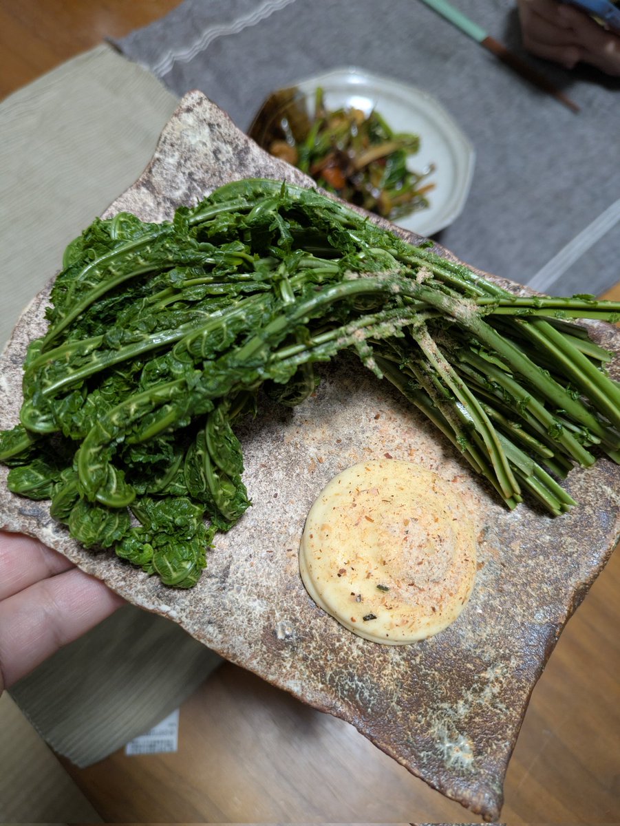 毎日コゴミ生活。ゆでるだけだから楽だわ。