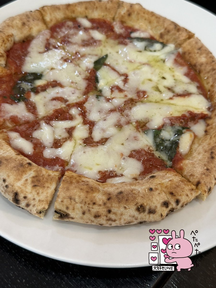 週末参加してる🏸クラブの中で1つ上のお姉さんとお兄さんが結婚されたので🏸クラブでお祝い🥰

このクラブじたい数十年後？十数年？の歴史がある中、1年半ほどしか参加してない自分も仲間に入れてもらえて幸せ😭

結婚式にも参列させてもらうのでそれも楽しみ🤭
何よりこの新婦が美人すぎて好(文字数