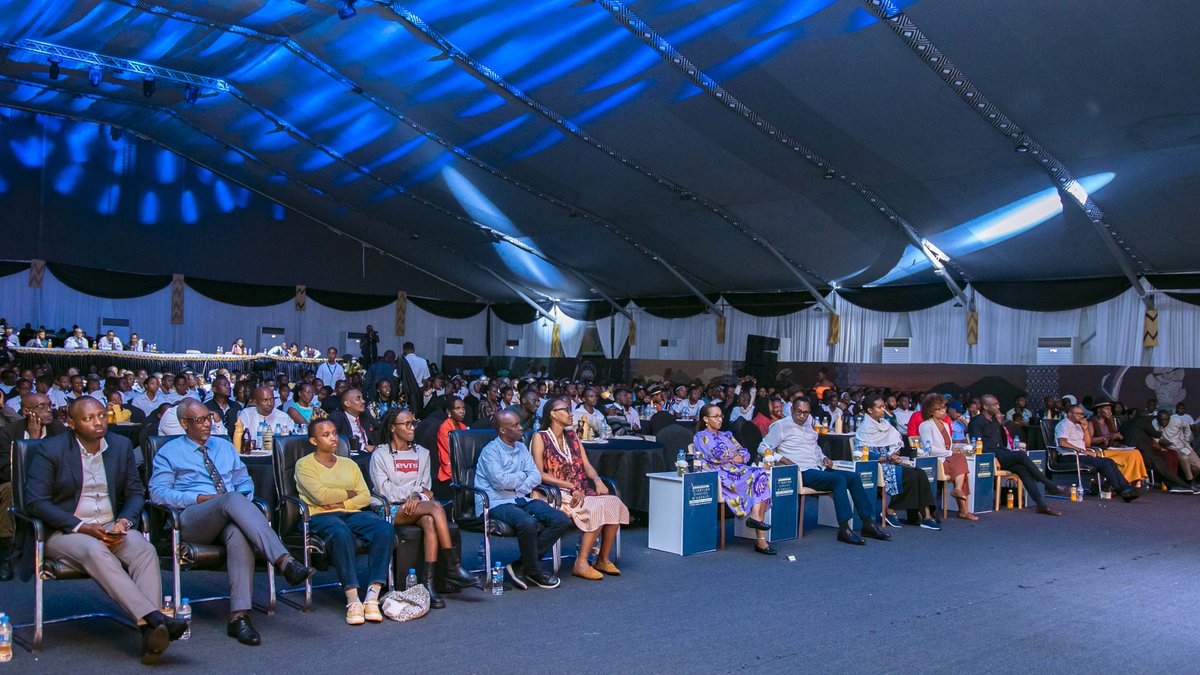 RwandaYouthArts's tweet photo. Umunyamabanga wa Leta @XandrineUmutoni yitabiriye ibirori byo gusoza Amarushanwa y’Imbyino Gakondo n’Ubusizi mu Mashuri Makuru na Kaminuza ku rwego rw’Igihugu. Ni amarushanwa yabereye muri Camp Kigali, ku Cyumweru tariki 29 Werurwe 2026. 
#UmwimerereWacu https://t.co/CBMsJFdIdv