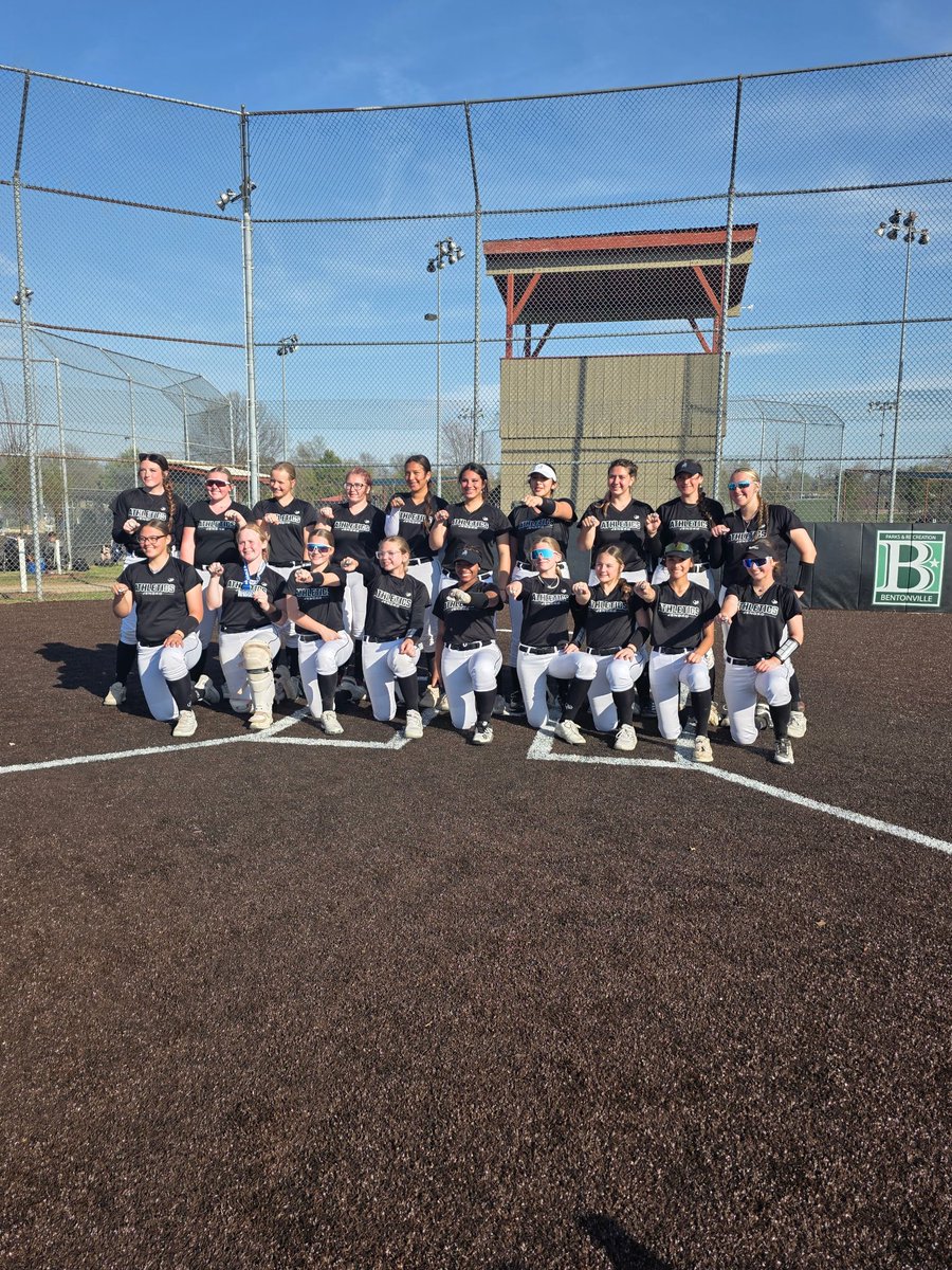 MaekaylaHarjo's tweet photo. Played this weekend in bentonville Arkansas!! I seriously love this group of girls and I’m so excited for this season! Finished 2nd place, lost by 1 run!! https://t.co/64aWymXvA5