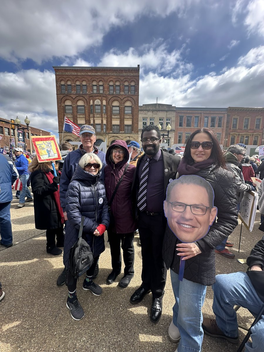 MichellexMcFall's tweet photo. No kings. No crowns. No surrender in defending our democracy.

1000s stood shoulder to shoulder today, reminding us that real power lives with the people.

Next: take it to the ballot box. Elect Democrats.
Check your registration or vote by mail: https://t.co/VLDDv5FV8h

#NoKings https://t.co/LgL0JdmGHm