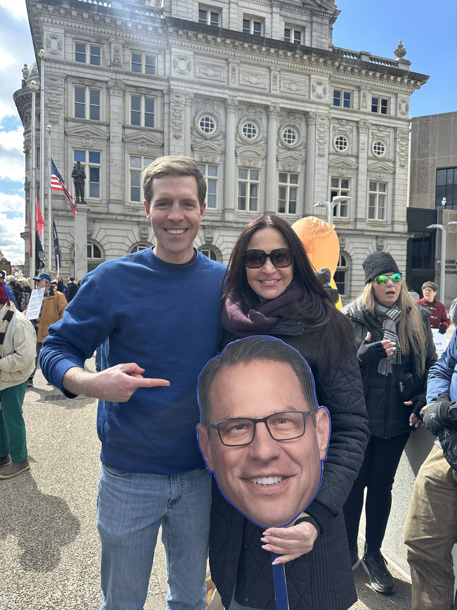 MichellexMcFall's tweet photo. No kings. No crowns. No surrender in defending our democracy.

1000s stood shoulder to shoulder today, reminding us that real power lives with the people.

Next: take it to the ballot box. Elect Democrats.
Check your registration or vote by mail: https://t.co/VLDDv5FV8h

#NoKings https://t.co/LgL0JdmGHm